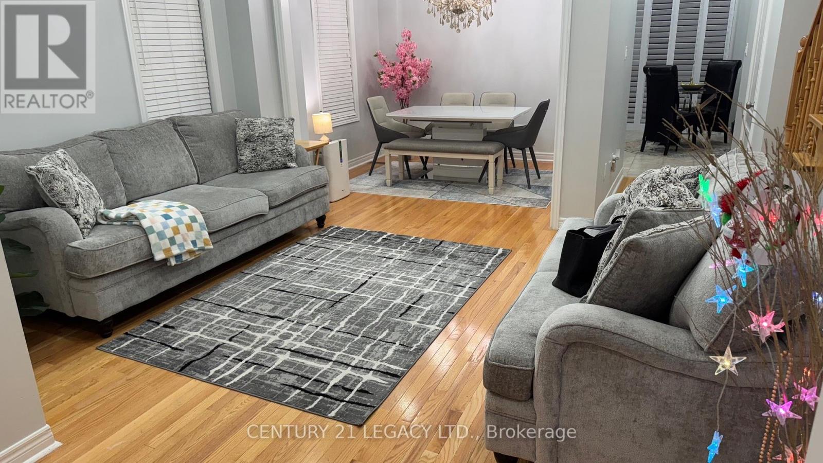 674 Coach Drive Se, Mississauga (Hurontario), Ontario  L5R 0C6 - Photo 8 - W12405183