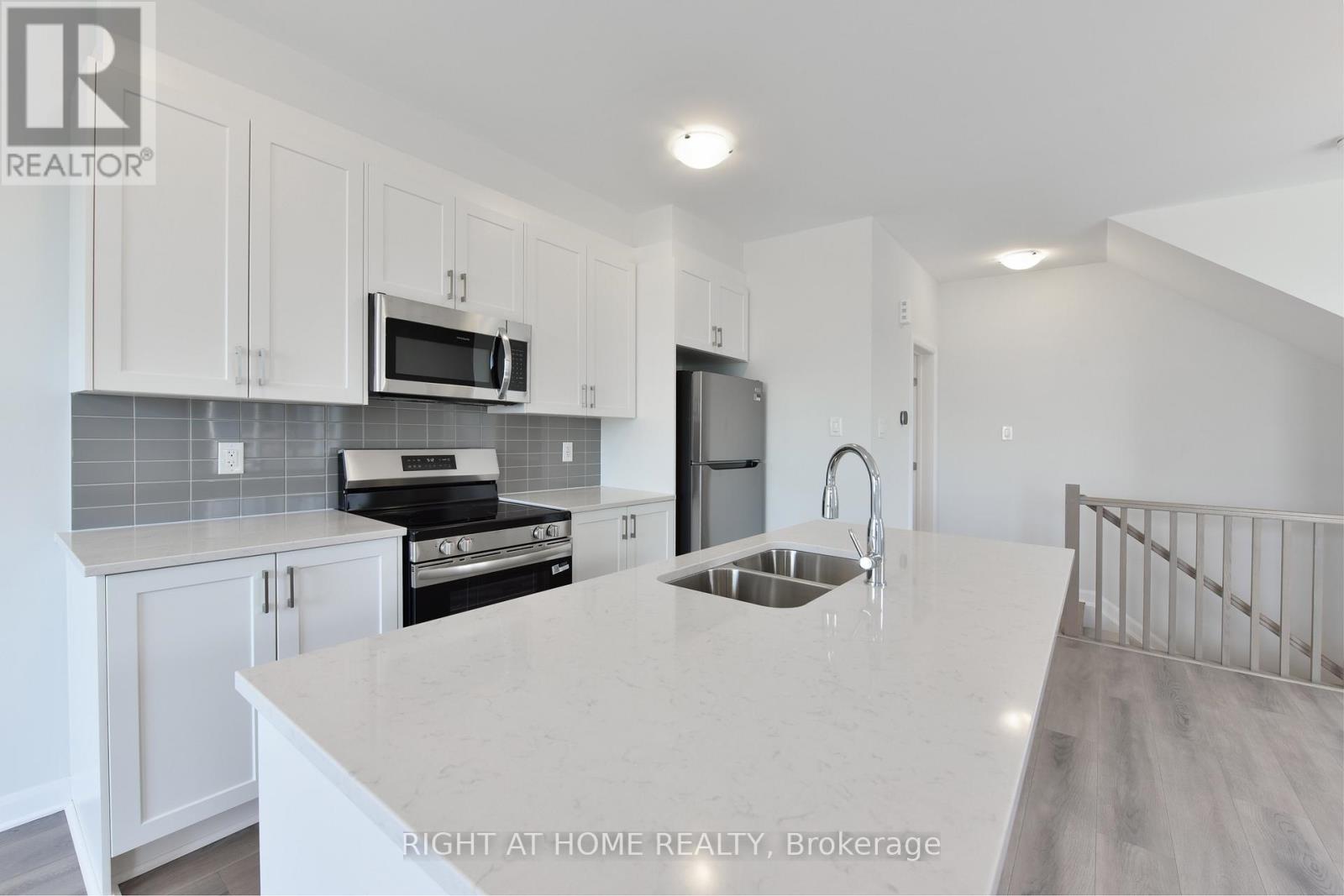 368 Clearpath Private, Ottawa, Ontario  K2T 0S6 - Photo 10 - X12405204