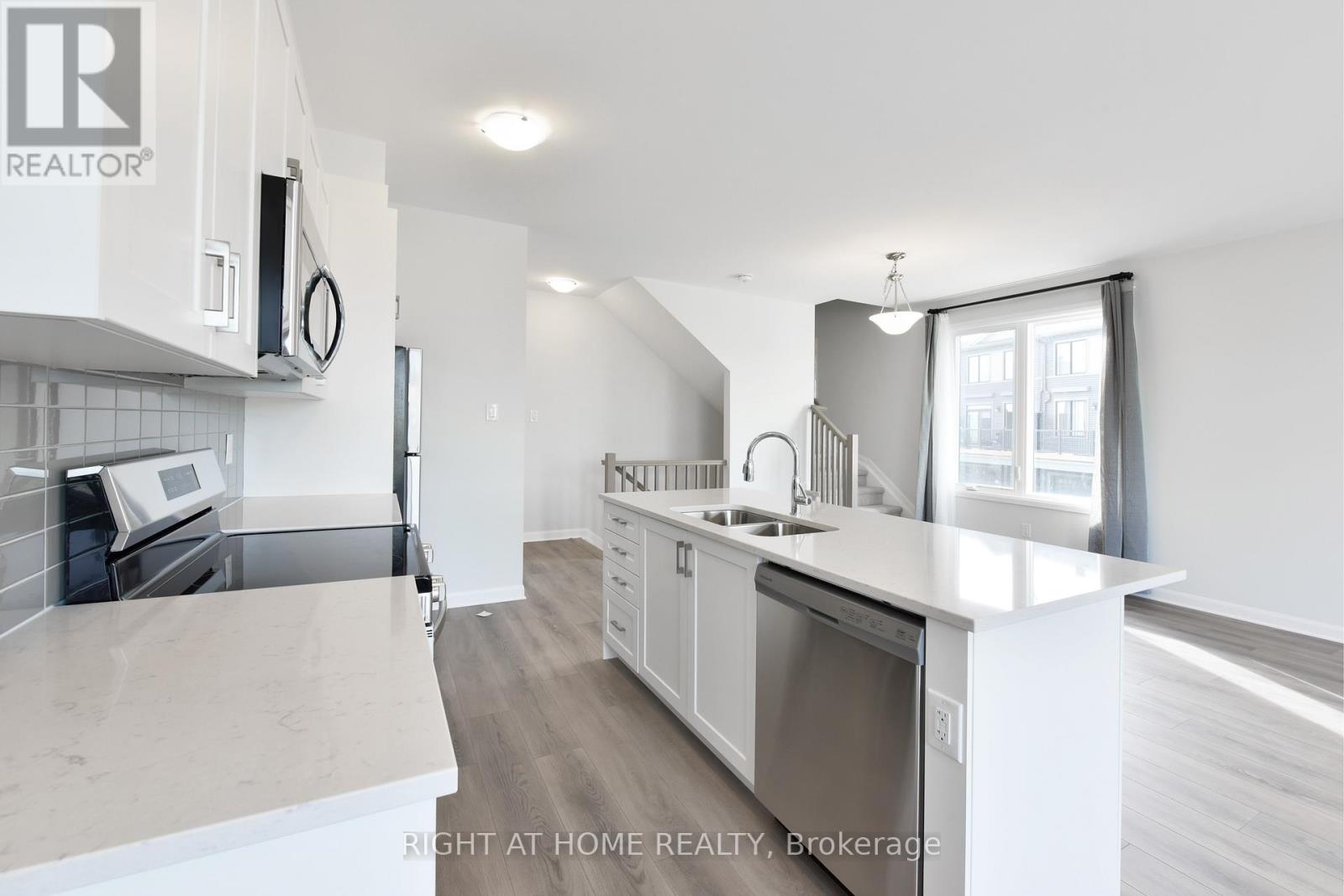 368 Clearpath Private, Ottawa, Ontario  K2T 0S6 - Photo 11 - X12405204
