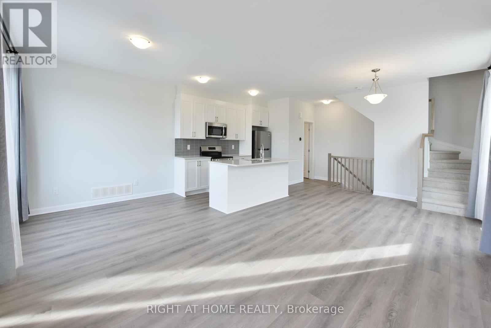 368 Clearpath Private, Ottawa, Ontario  K2T 0S6 - Photo 12 - X12405204