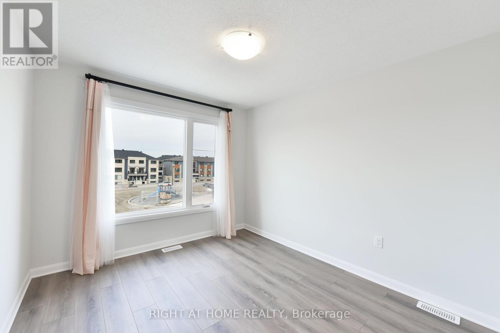 368 Clearpath Private, Ottawa, Ontario  K2T 0S6 - Photo 15 - X12405204