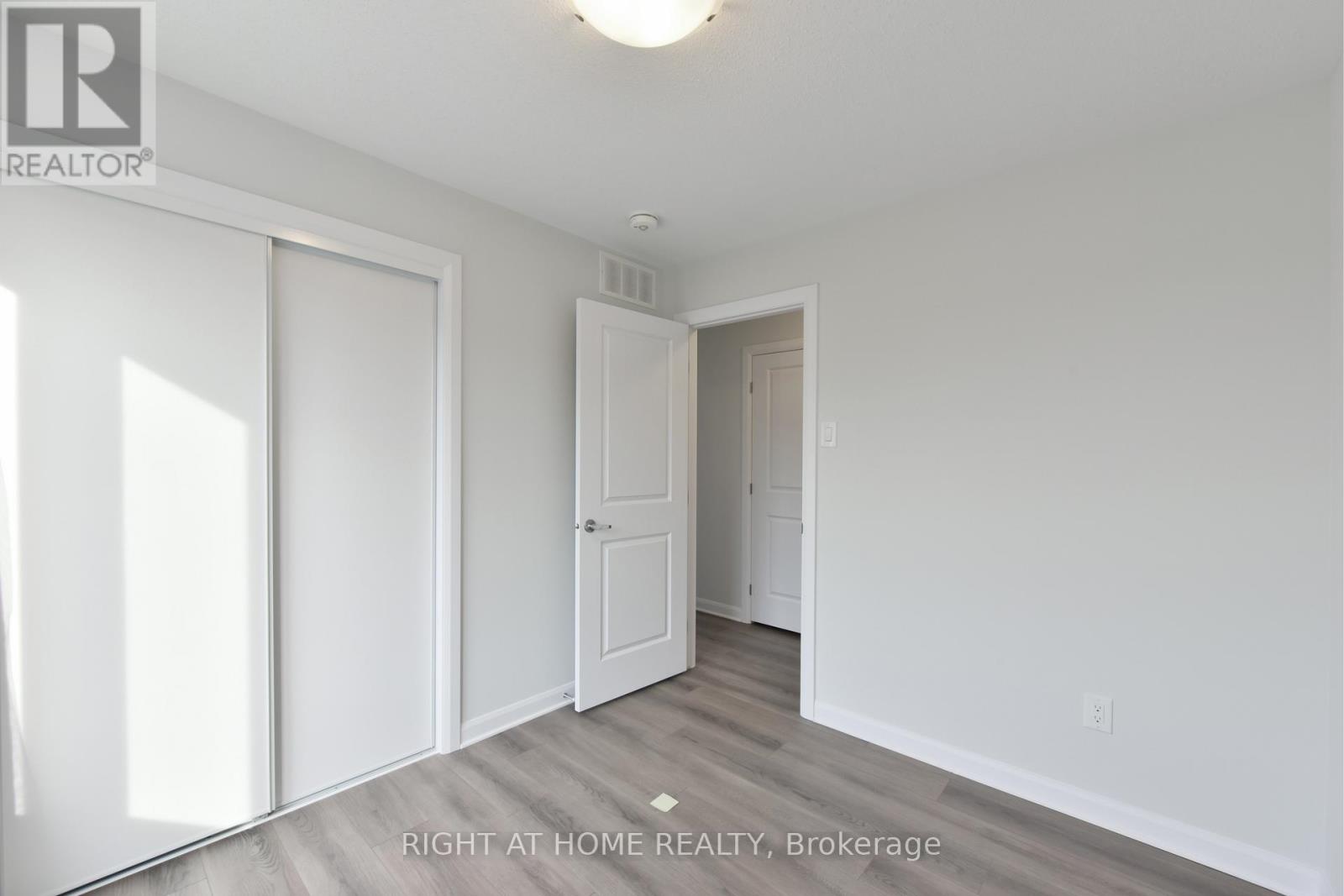 368 Clearpath Private, Ottawa, Ontario  K2T 0S6 - Photo 19 - X12405204