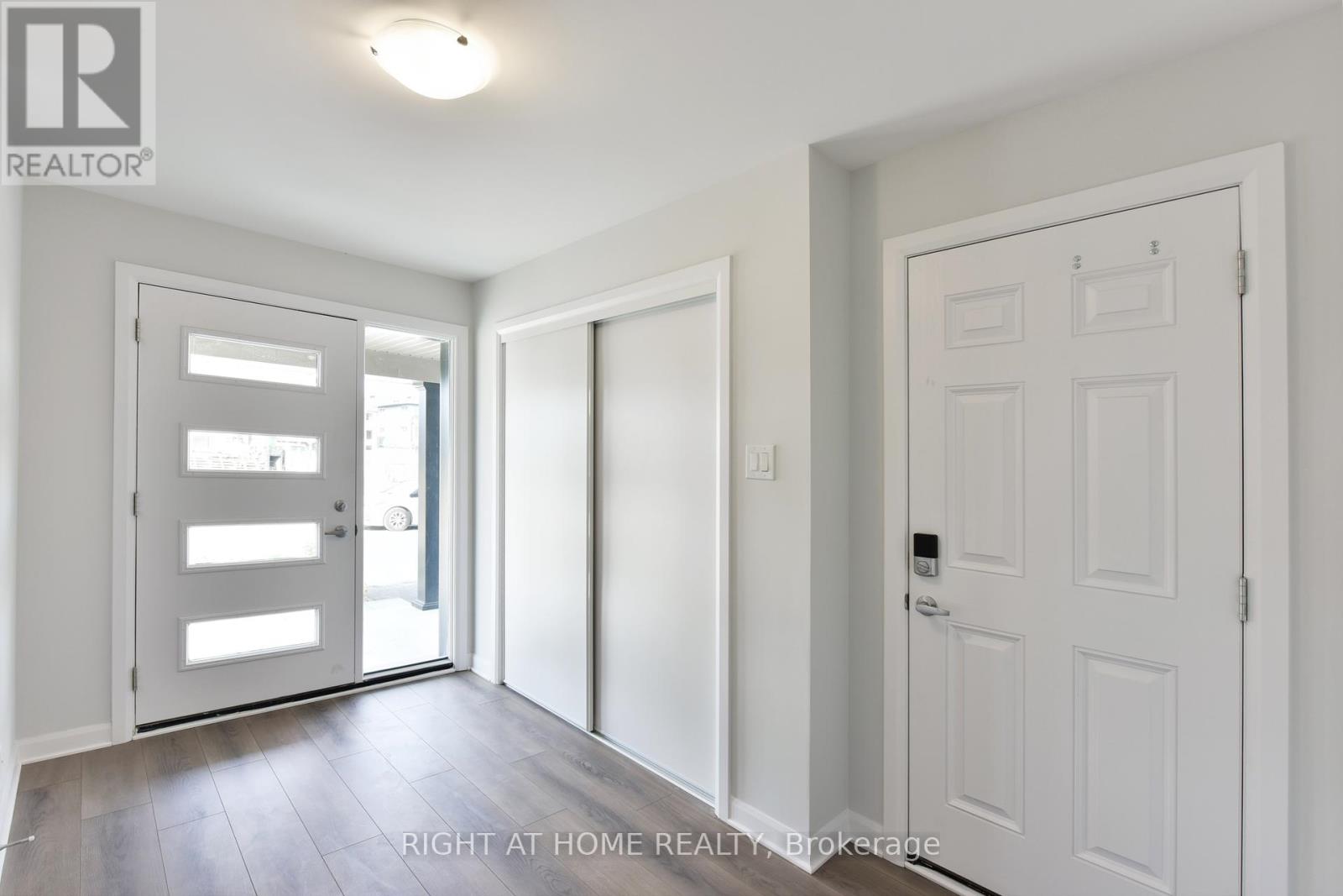 368 Clearpath Private, Ottawa, Ontario  K2T 0S6 - Photo 6 - X12405204