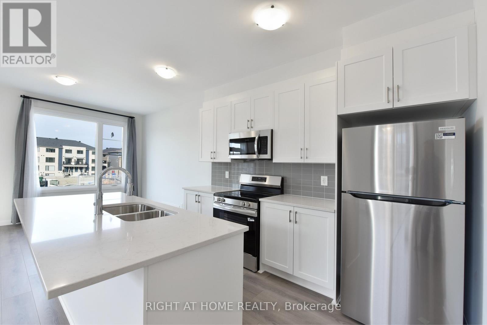 368 Clearpath Private, Ottawa, Ontario  K2T 0S6 - Photo 9 - X12405204