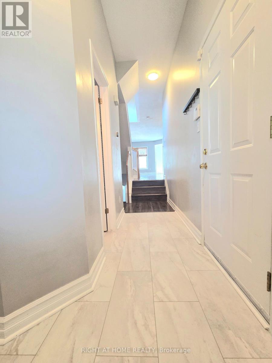 232 Meadowbreeze Drive, Ottawa, Ontario  K2M 3A7 - Photo 3 - X12405213