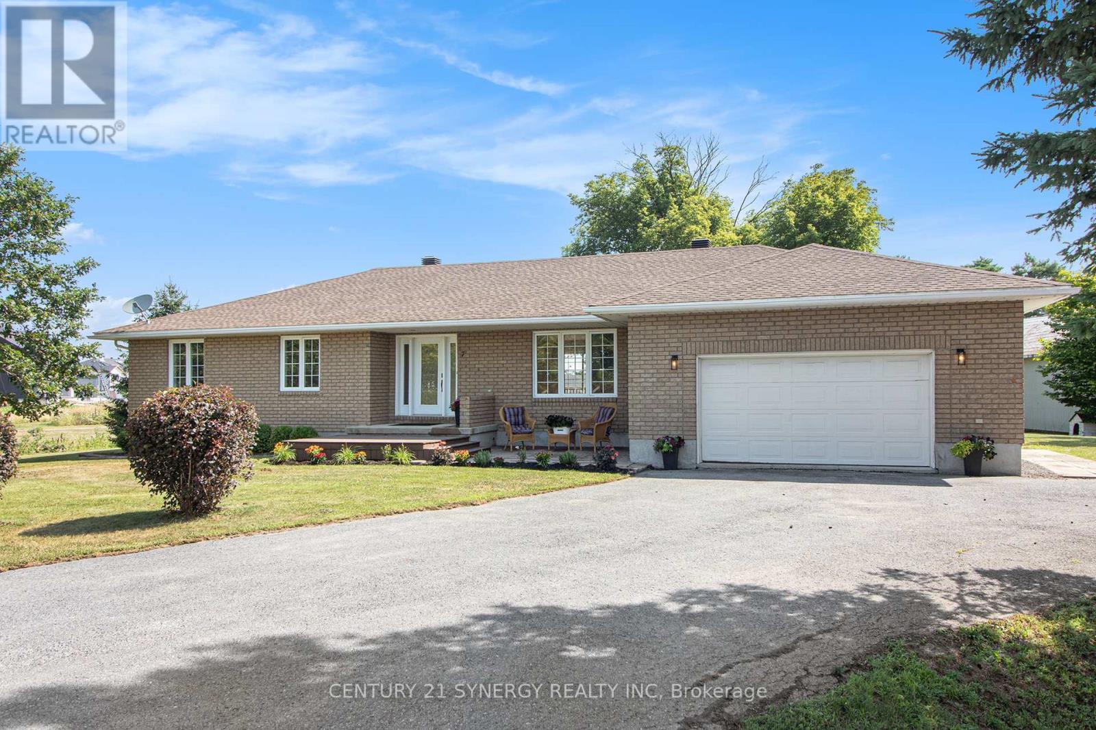 7 BRIDGE STREET, North Stormont, Ontario