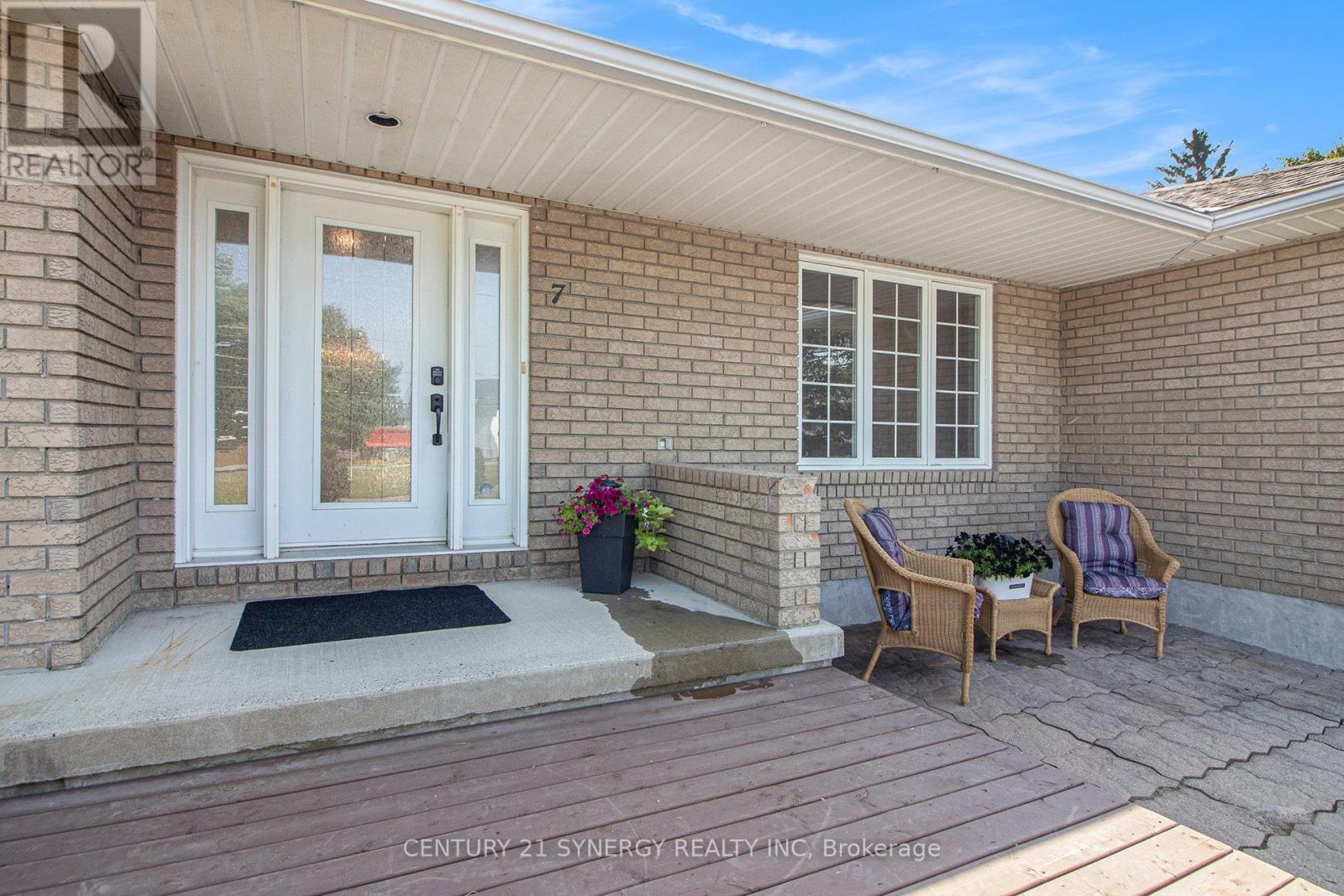 7 Bridge Street, North Stormont, Ontario  K0A 1R0 - Photo 3 - X12405238