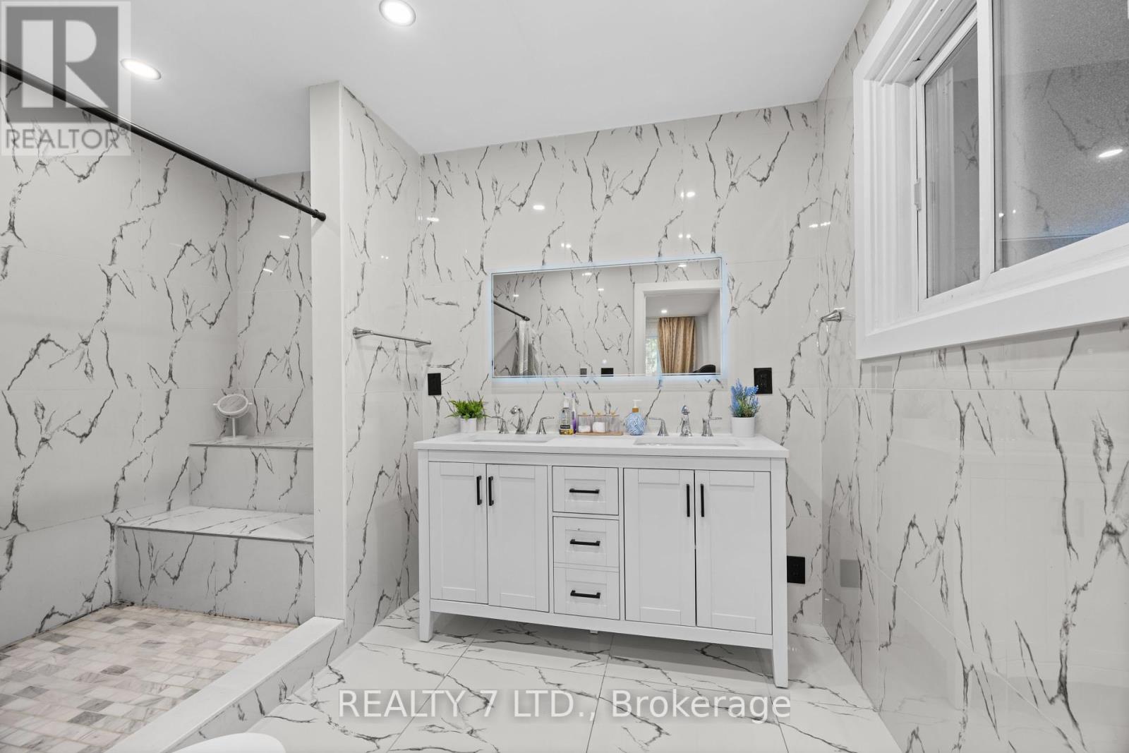 674 Vine Street, St. Catharines, Ontario  L2M 7L8 - Photo 19 - X12405219