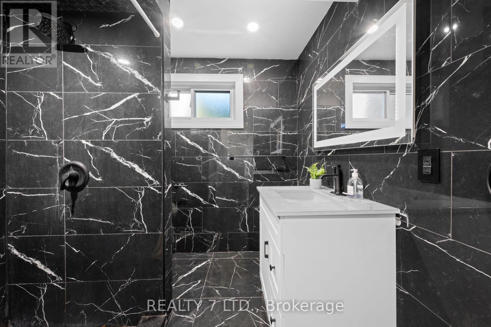 674 Vine Street, St. Catharines, Ontario  L2M 7L8 - Photo 25 - X12405219
