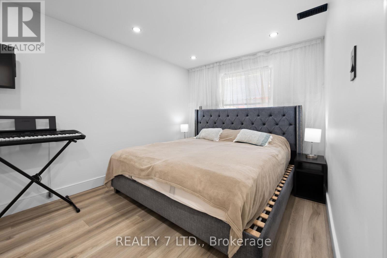 674 Vine Street, St. Catharines, Ontario  L2M 7L8 - Photo 33 - X12405219