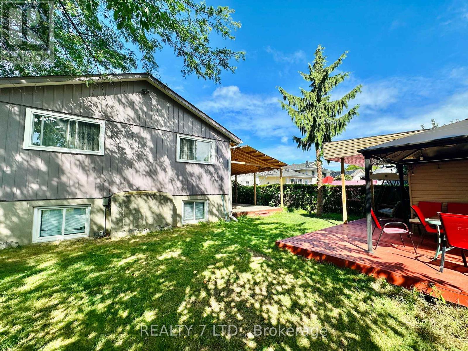 674 Vine Street, St. Catharines, Ontario  L2M 7L8 - Photo 39 - X12405219