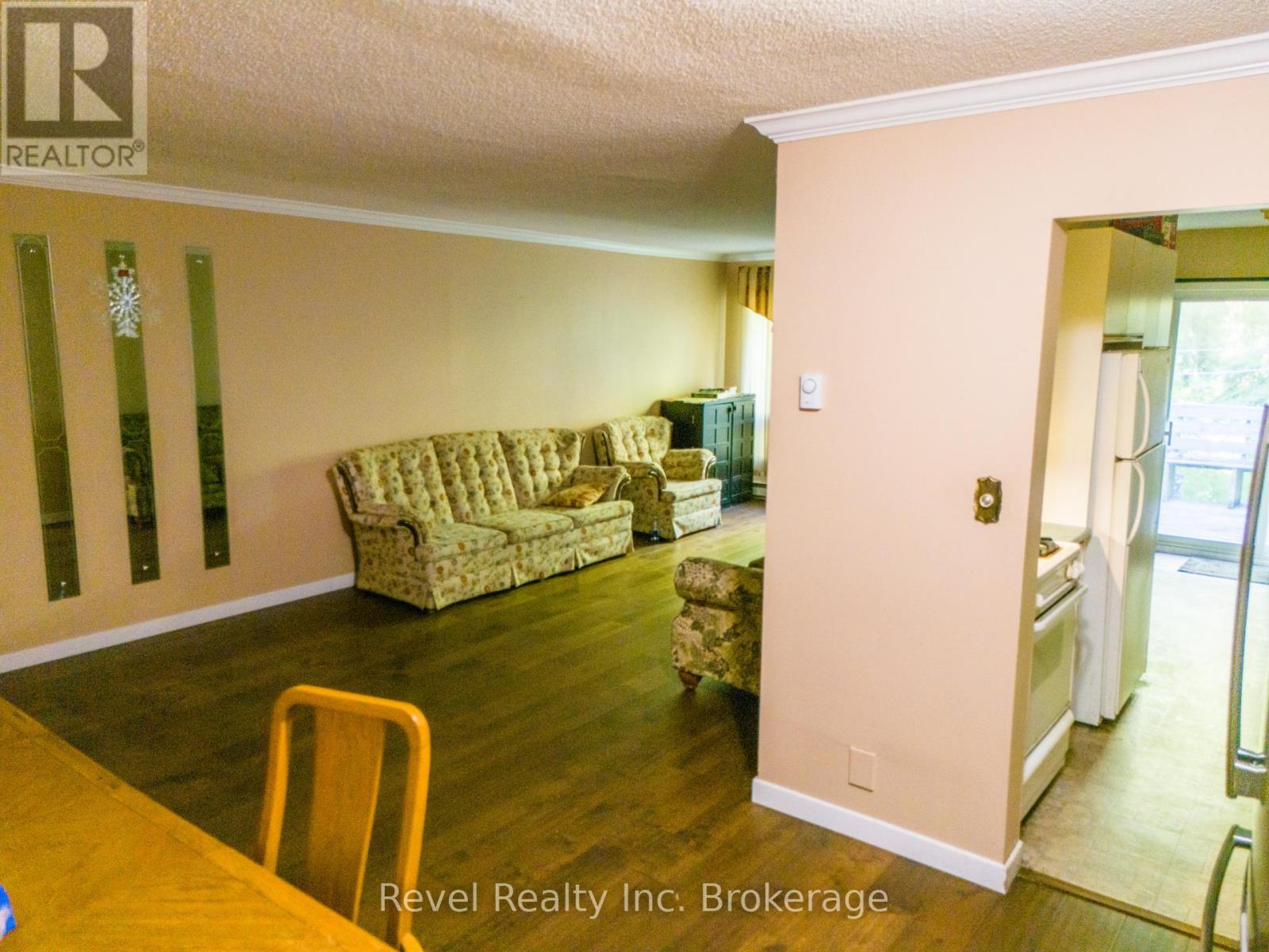 967 Tackaberry Drive, North Bay, Ontario  P1B 4R8 - Photo 3 - X12405227