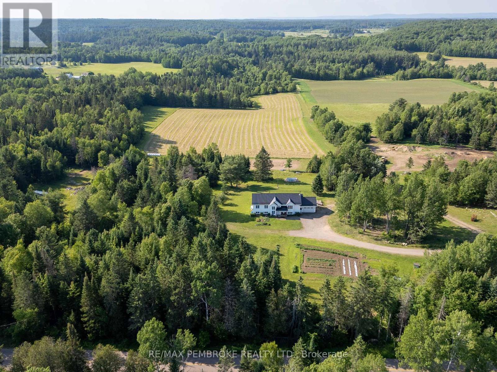1870 Sandy Beach Road, Laurentian Valley, Ontario  K8A 6W8 - Photo 3 - X12405245