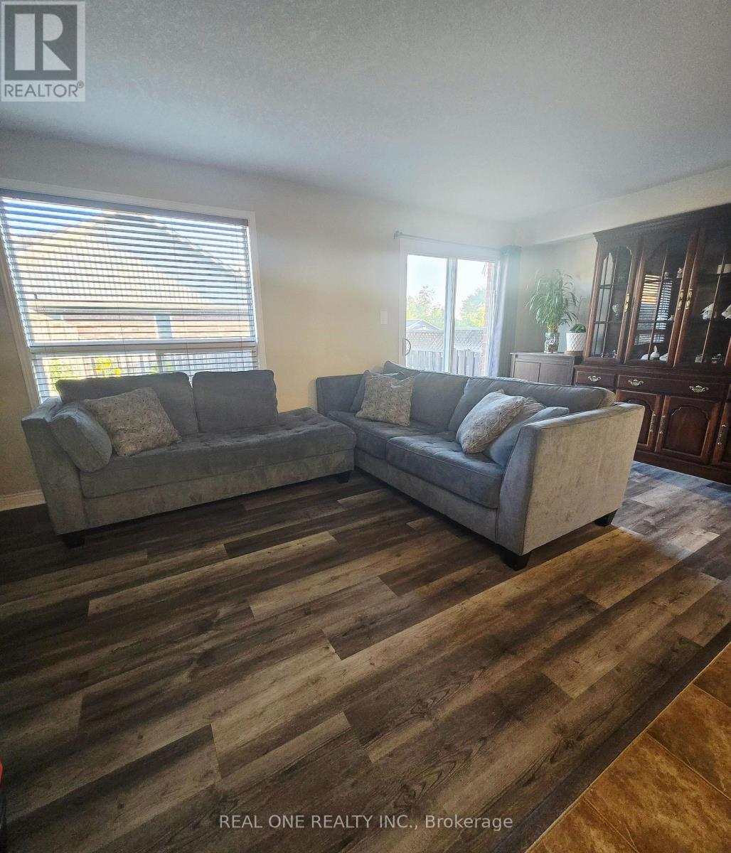 43 Shephard Avenue, New Tecumseth, Ontario  L9R 2E8 - Photo 3 - N12393128