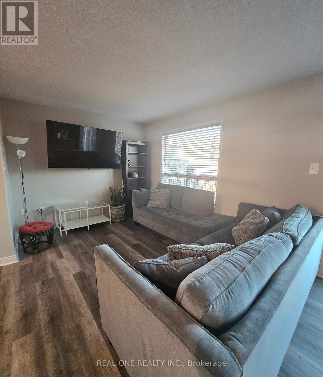 43 Shephard Avenue, New Tecumseth, Ontario  L9R 2E8 - Photo 2 - N12393128