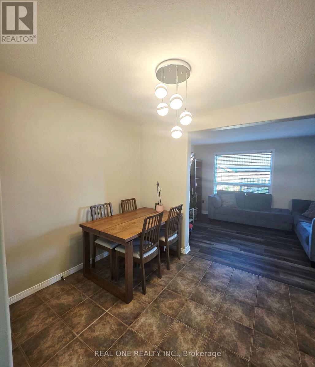 43 Shephard Avenue, New Tecumseth, Ontario  L9R 2E8 - Photo 4 - N12393128