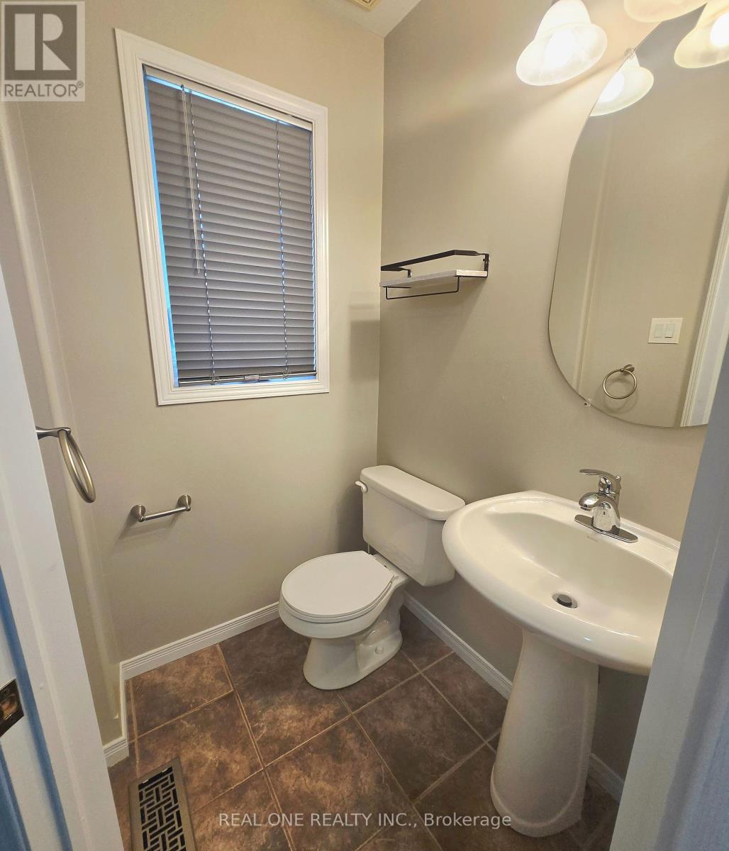 43 Shephard Avenue, New Tecumseth, Ontario  L9R 2E8 - Photo 8 - N12393128