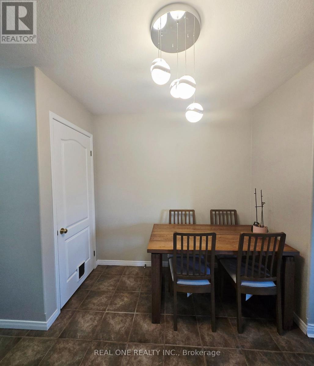 43 Shephard Avenue, New Tecumseth, Ontario  L9R 2E8 - Photo 5 - N12393128