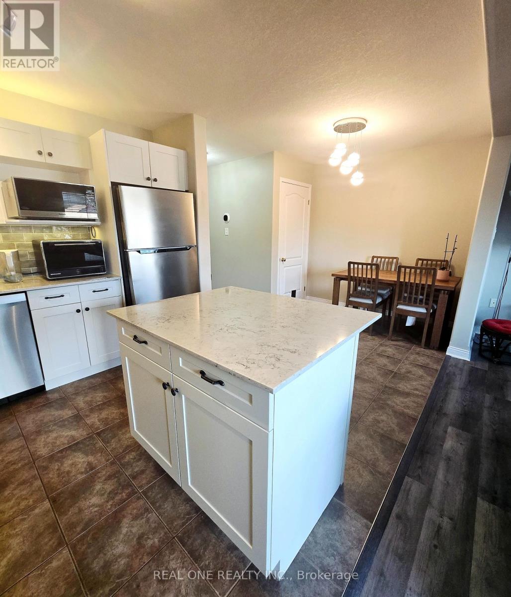 43 Shephard Avenue, New Tecumseth, Ontario  L9R 2E8 - Photo 14 - N12393128