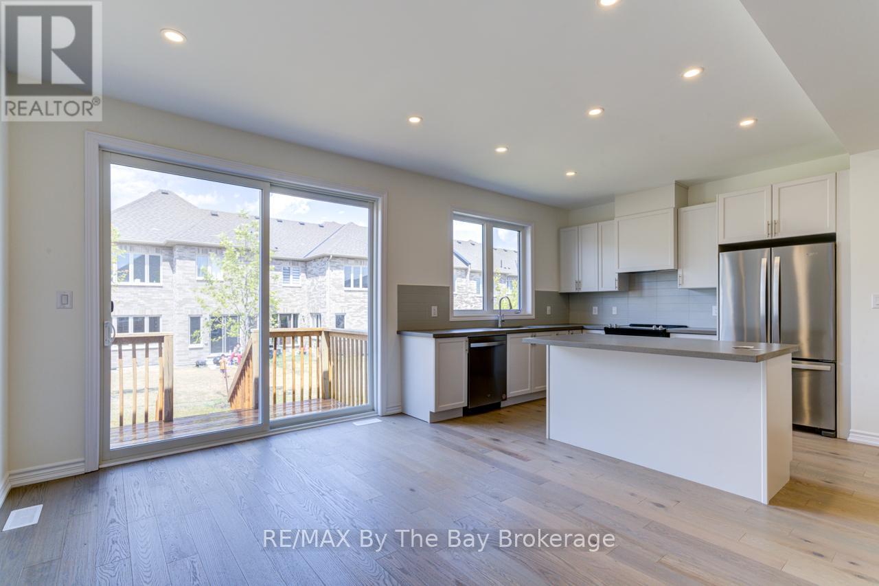 15 Sun Valley Avenue, Wasaga Beach, Ontario  L9Z 0N6 - Photo 10 - S12405272