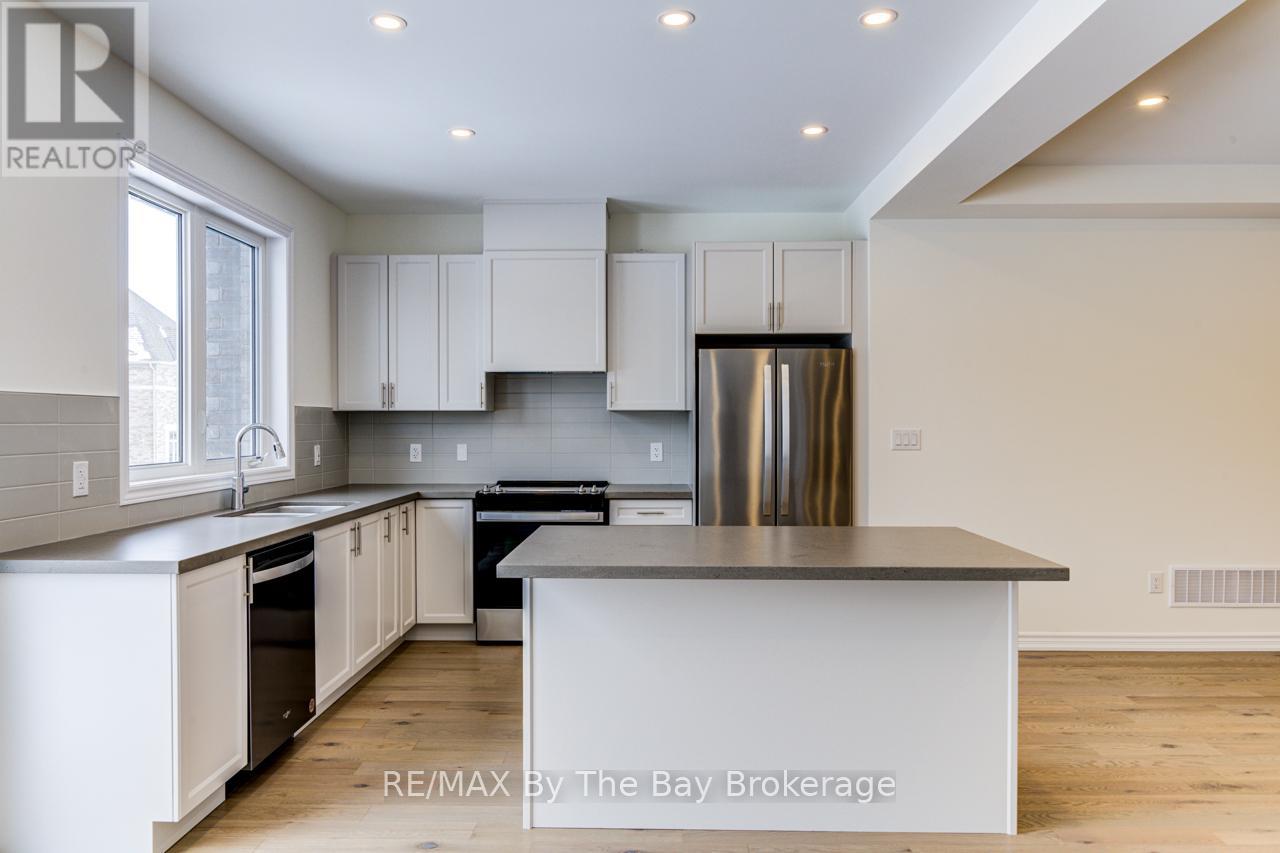 15 Sun Valley Avenue, Wasaga Beach, Ontario  L9Z 0N6 - Photo 11 - S12405272