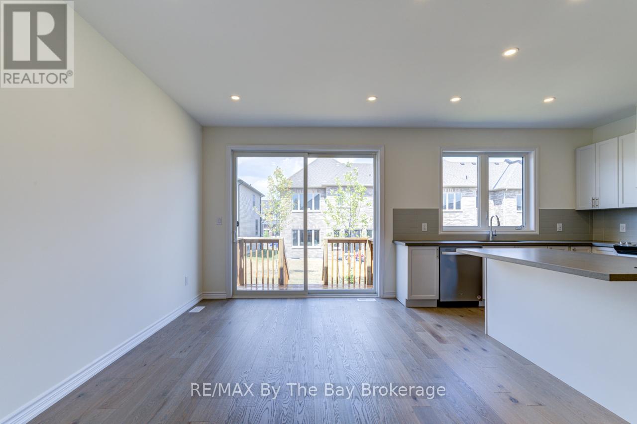 15 Sun Valley Avenue, Wasaga Beach, Ontario  L9Z 0N6 - Photo 12 - S12405272