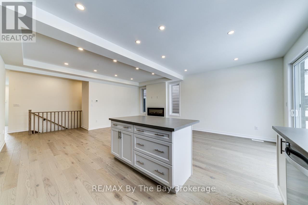 15 Sun Valley Avenue, Wasaga Beach, Ontario  L9Z 0N6 - Photo 14 - S12405272