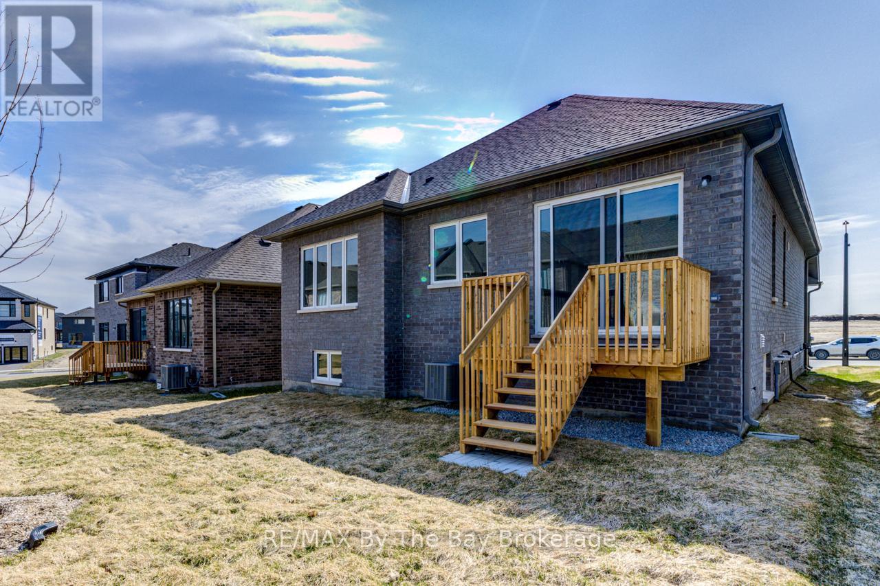15 Sun Valley Avenue, Wasaga Beach, Ontario  L9Z 0N6 - Photo 26 - S12405272
