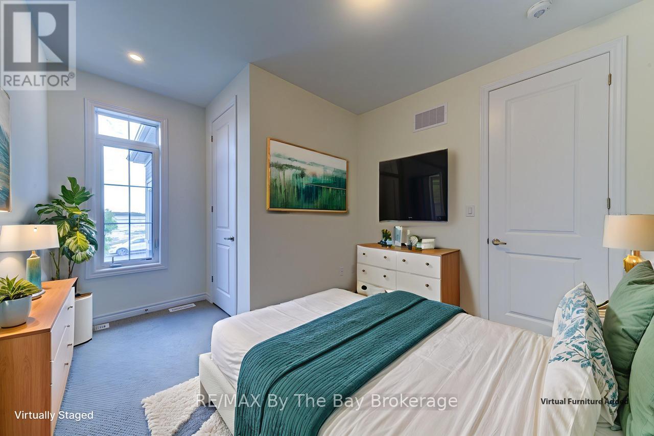 15 Sun Valley Avenue, Wasaga Beach, Ontario  L9Z 0N6 - Photo 4 - S12405272