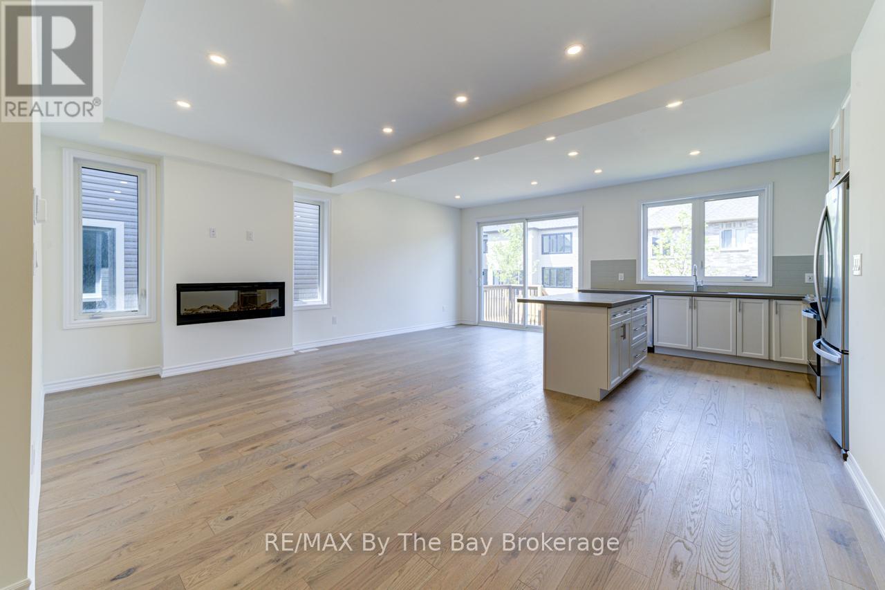 15 Sun Valley Avenue, Wasaga Beach, Ontario  L9Z 0N6 - Photo 6 - S12405272