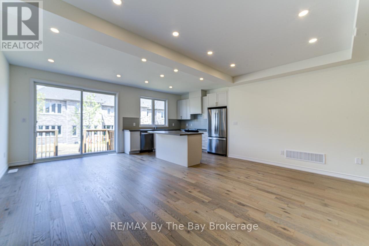 15 Sun Valley Avenue, Wasaga Beach, Ontario  L9Z 0N6 - Photo 9 - S12405272