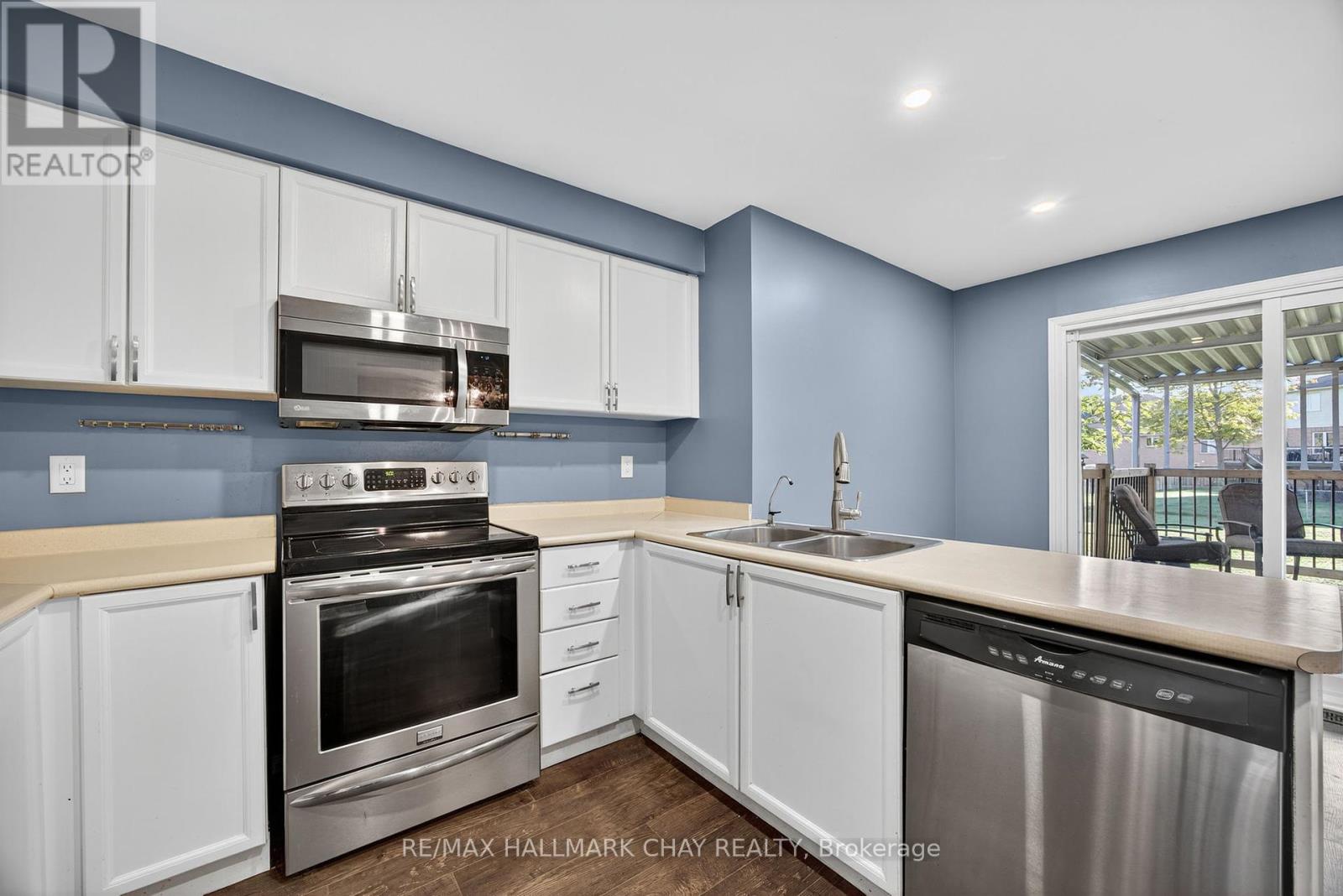 37 Mccarthy Crescent, Essa, Ontario  L0M 1B3 - Photo 16 - N12405211