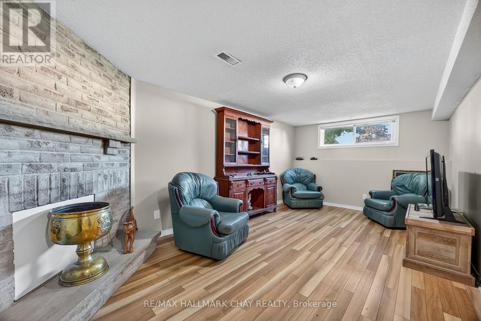 37 Mccarthy Crescent, Essa, Ontario  L0M 1B3 - Photo 26 - N12405211