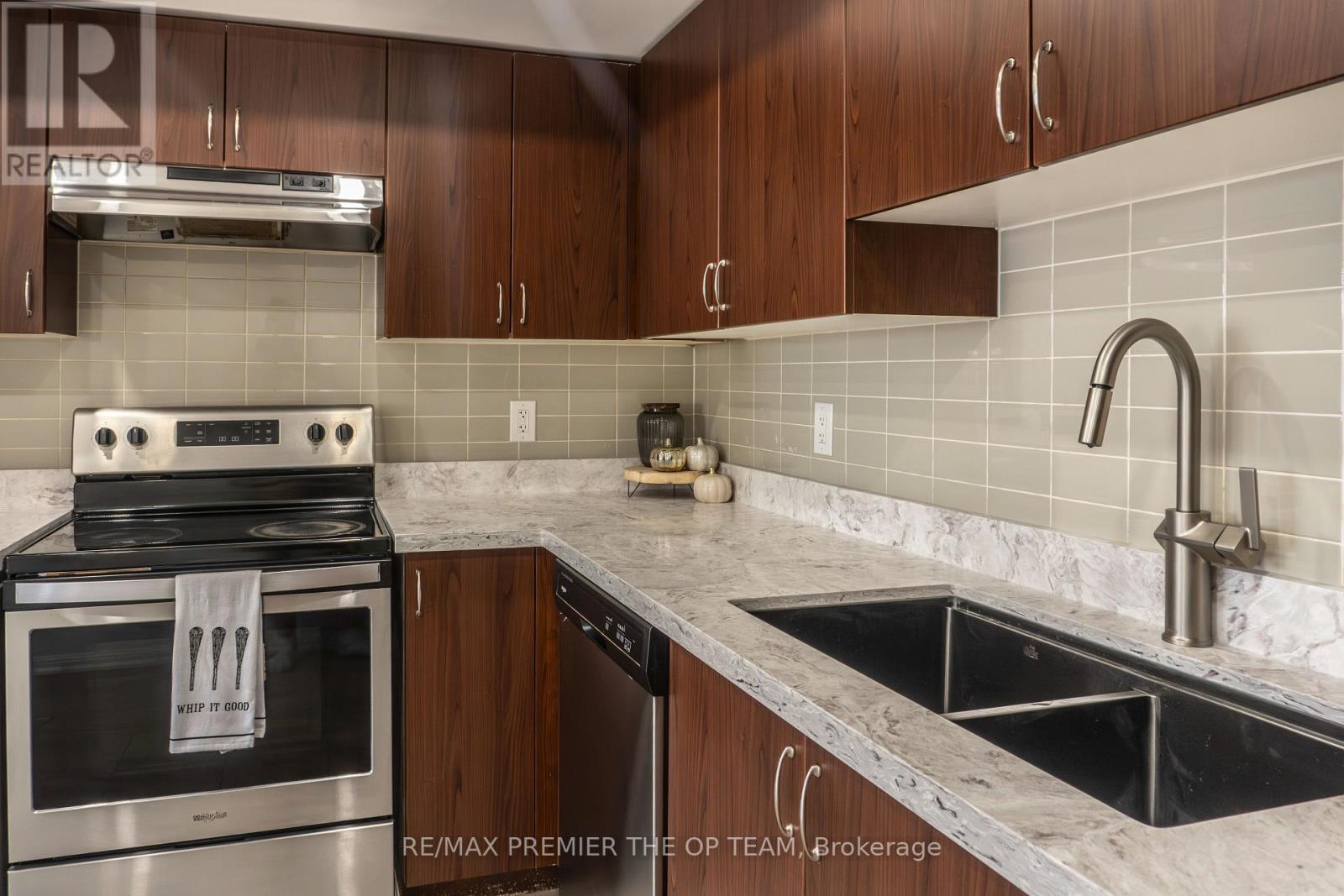 120 - 250 Sunny Meadow Boulevard, Brampton, Ontario  L6R 3Y7 - Photo 8 - W12405201