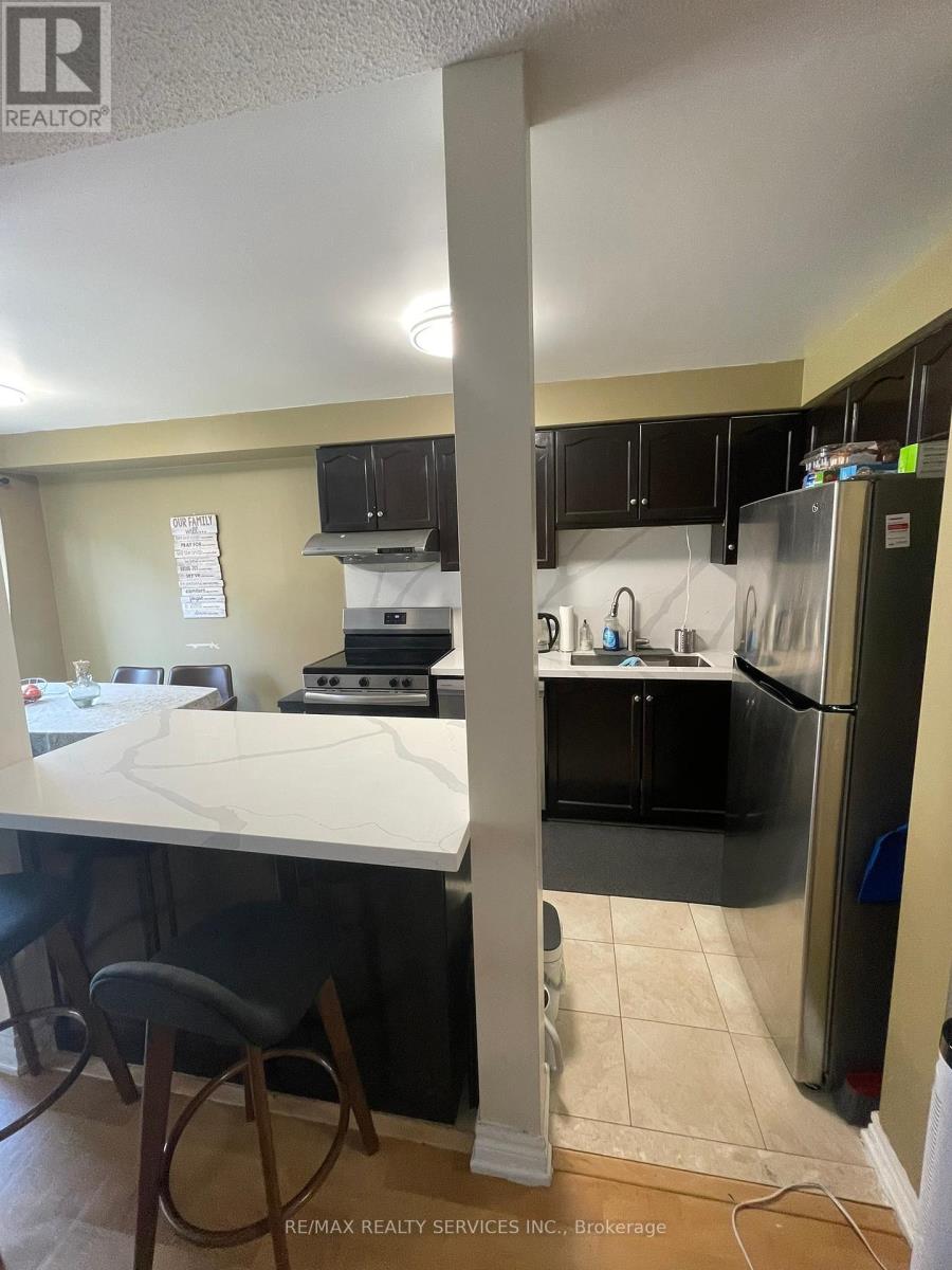 6888 Dillingwood Drive, Mississauga, Ontario  L5N 7E4 - Photo 13 - W12402344
