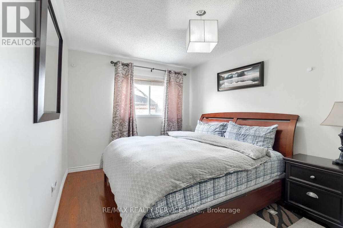 6888 Dillingwood Drive, Mississauga, Ontario  L5N 7E4 - Photo 17 - W12402344