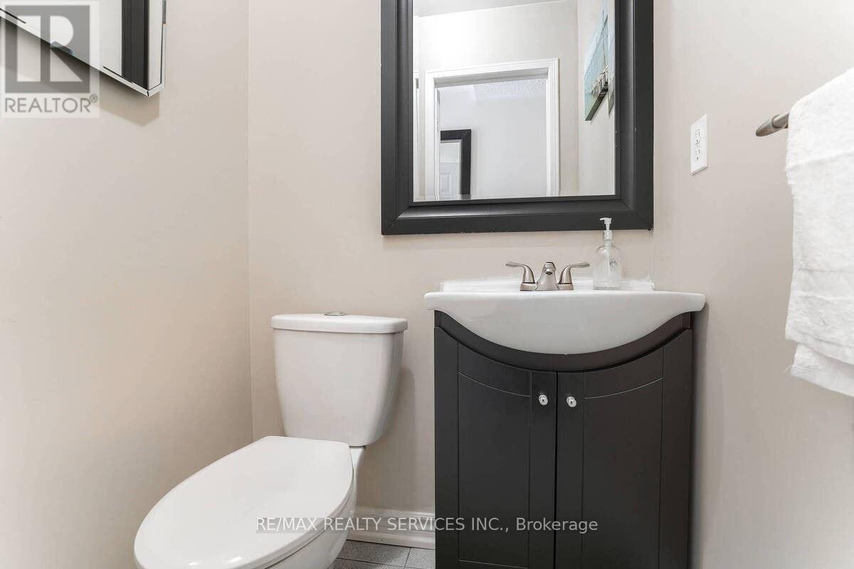 6888 Dillingwood Drive, Mississauga, Ontario  L5N 7E4 - Photo 15 - W12402344