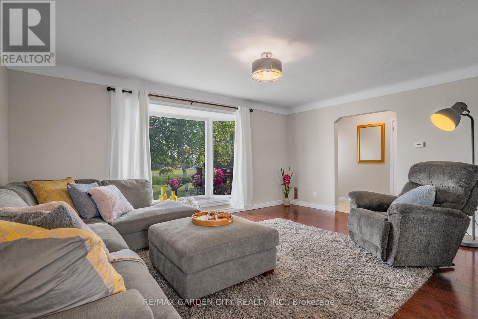 174 Mud Street W, Grimsby (Grimsby Escarpment), Ontario  L0R 1M0 - Photo 8 - X12405231