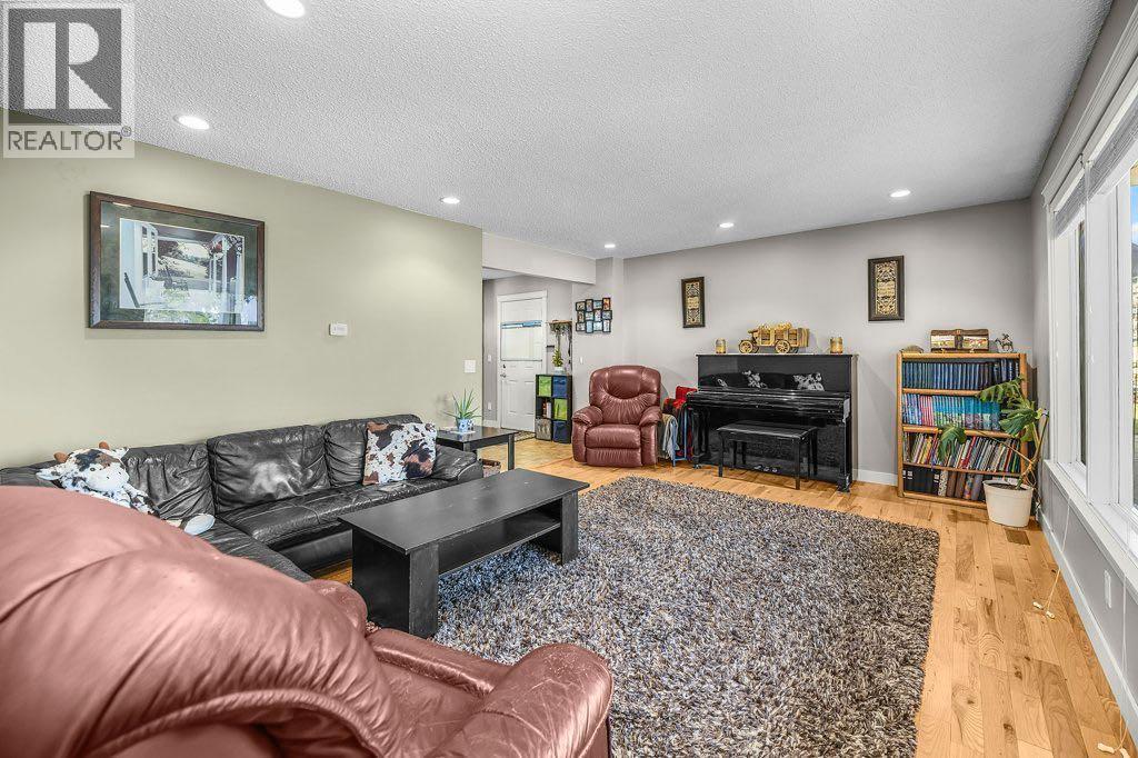 33 Fairway Drive, Lacombe, Alberta  T4L 1R4 - Photo 18 - A2252182
