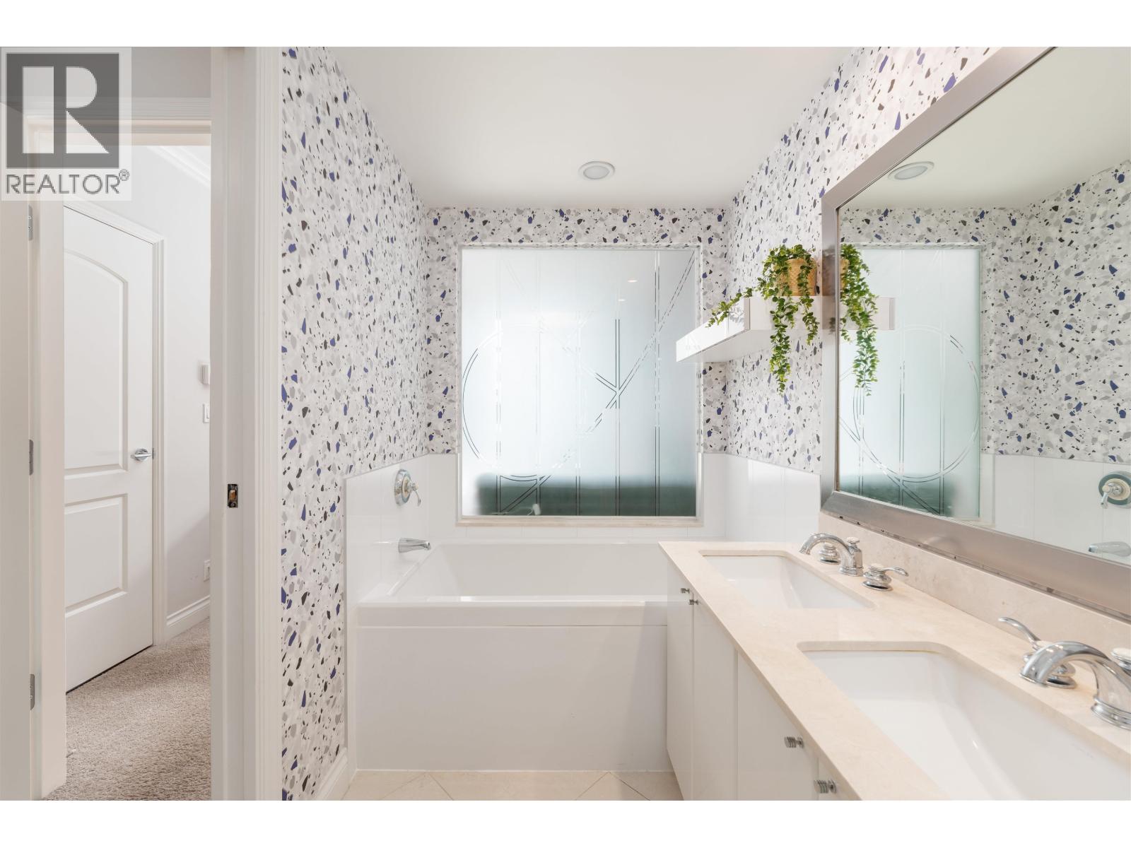 804 162 Victory Ship Way, North Vancouver, British Columbia  V7L 0B4 - Photo 12 - R3047938