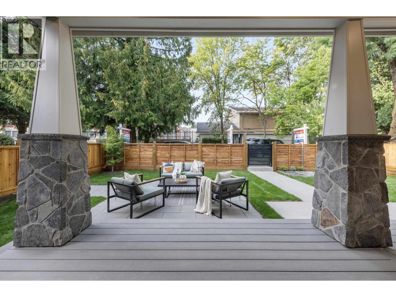 1 2136 E 10 Avenue, Vancouver, British Columbia  V5N 1Y1 - Photo 2 - R3047955