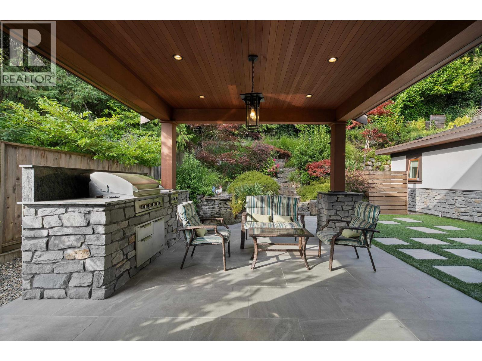2643 Nelson Avenue, West Vancouver, British Columbia  V7V 2R8 - Photo 3 - R3047894