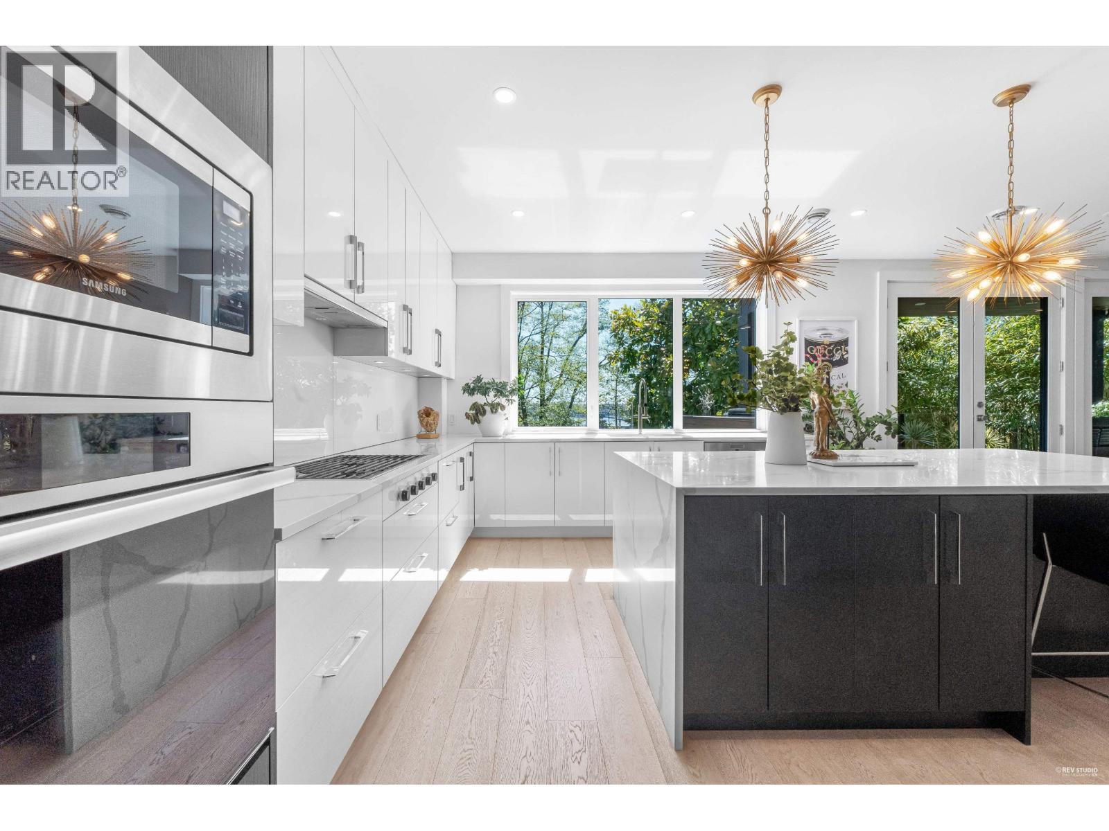 919 E 4th Street, North Vancouver, British Columbia  V7L 1K3 - Photo 10 - R3047899