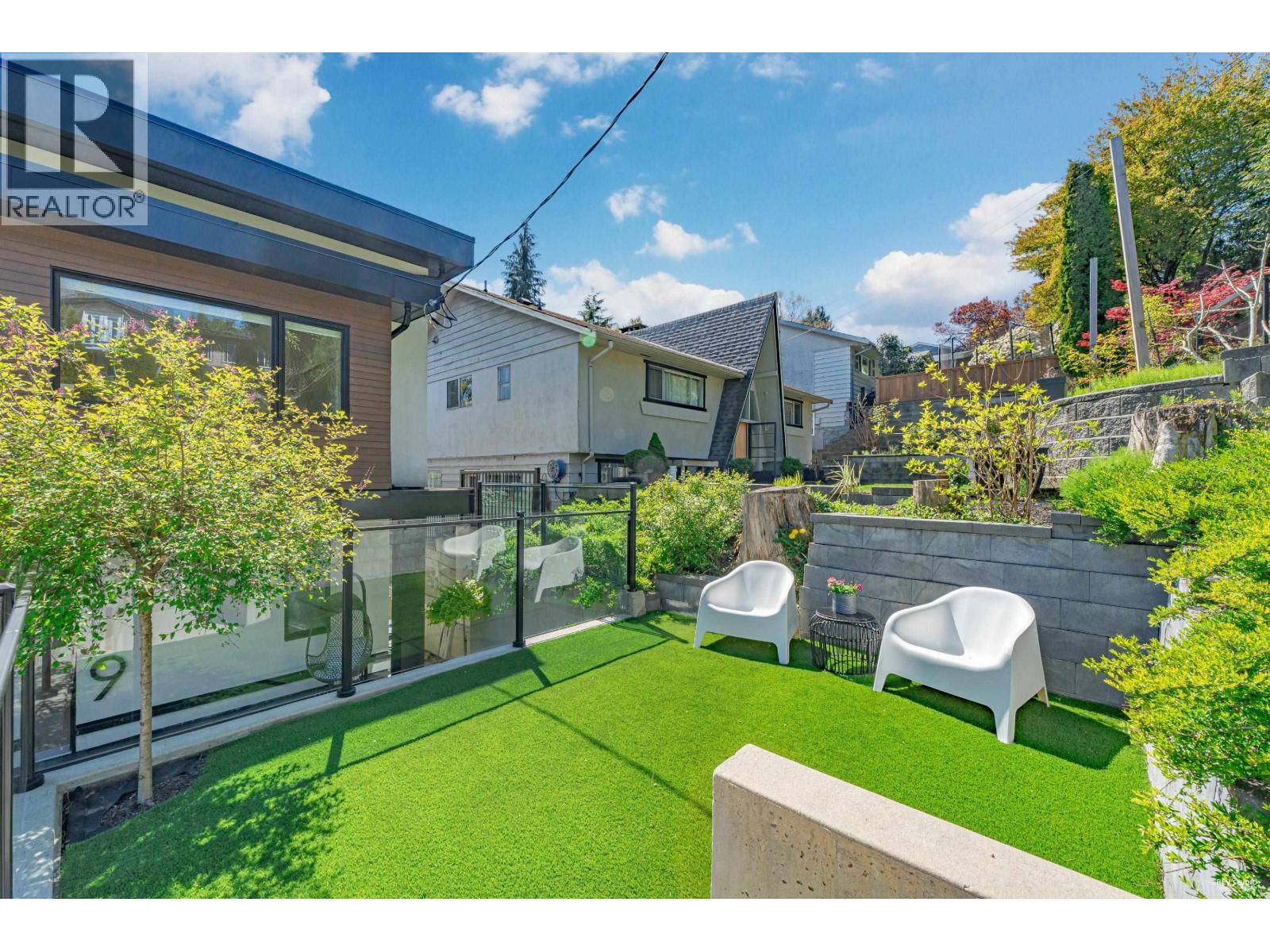 919 E 4th Street, North Vancouver, British Columbia  V7L 1K3 - Photo 2 - R3047899