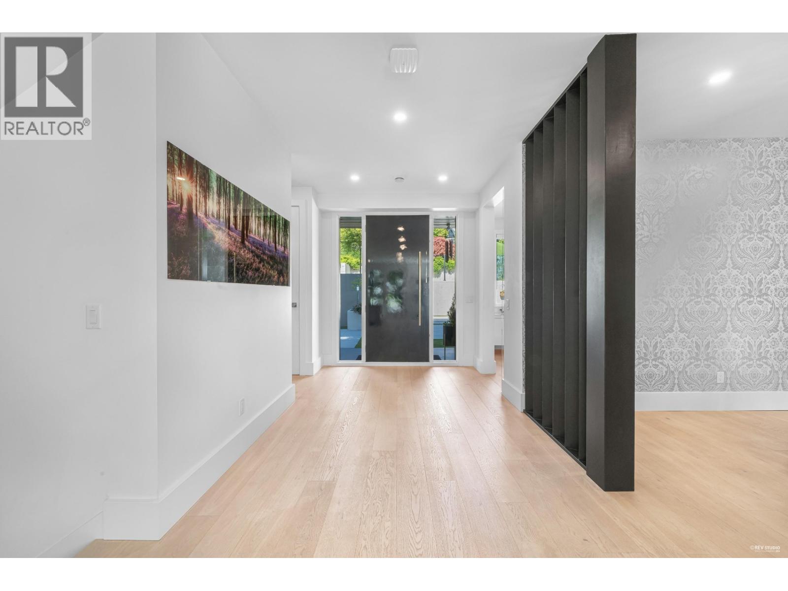 919 E 4th Street, North Vancouver, British Columbia  V7L 1K3 - Photo 4 - R3047899