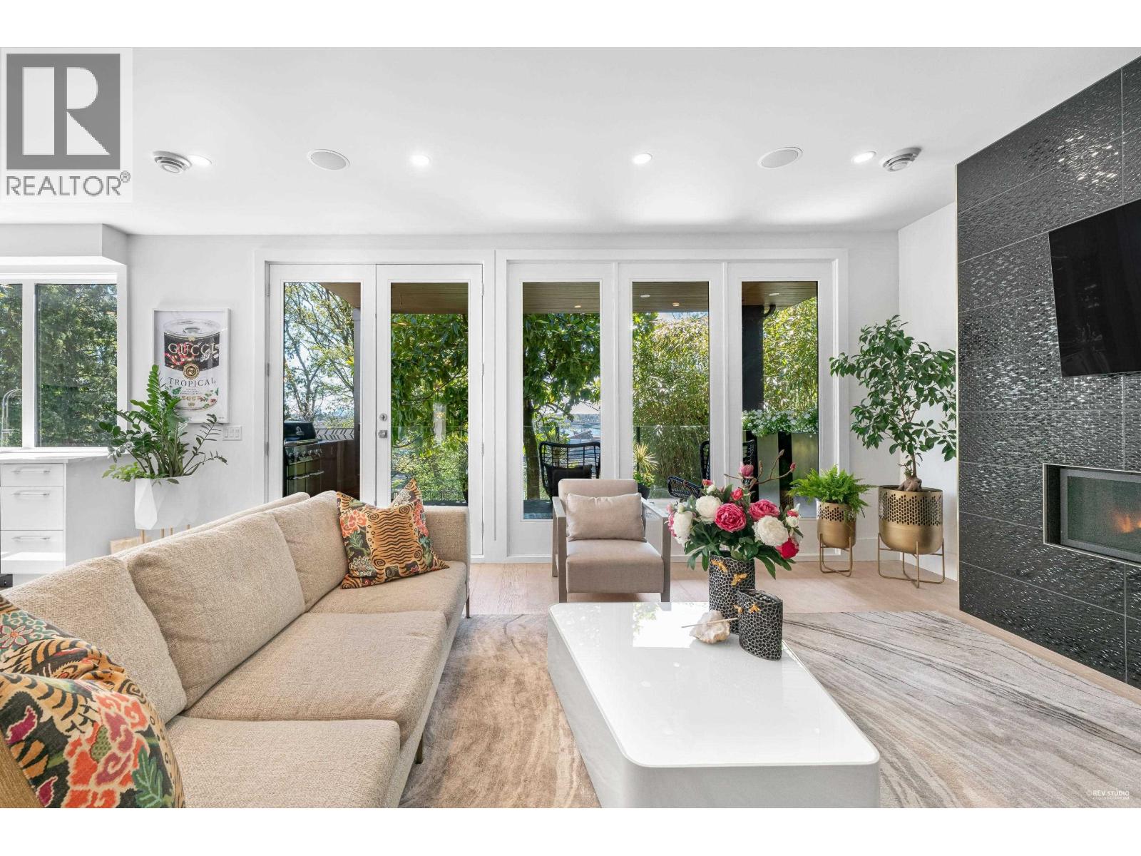 919 E 4th Street, North Vancouver, British Columbia  V7L 1K3 - Photo 5 - R3047899