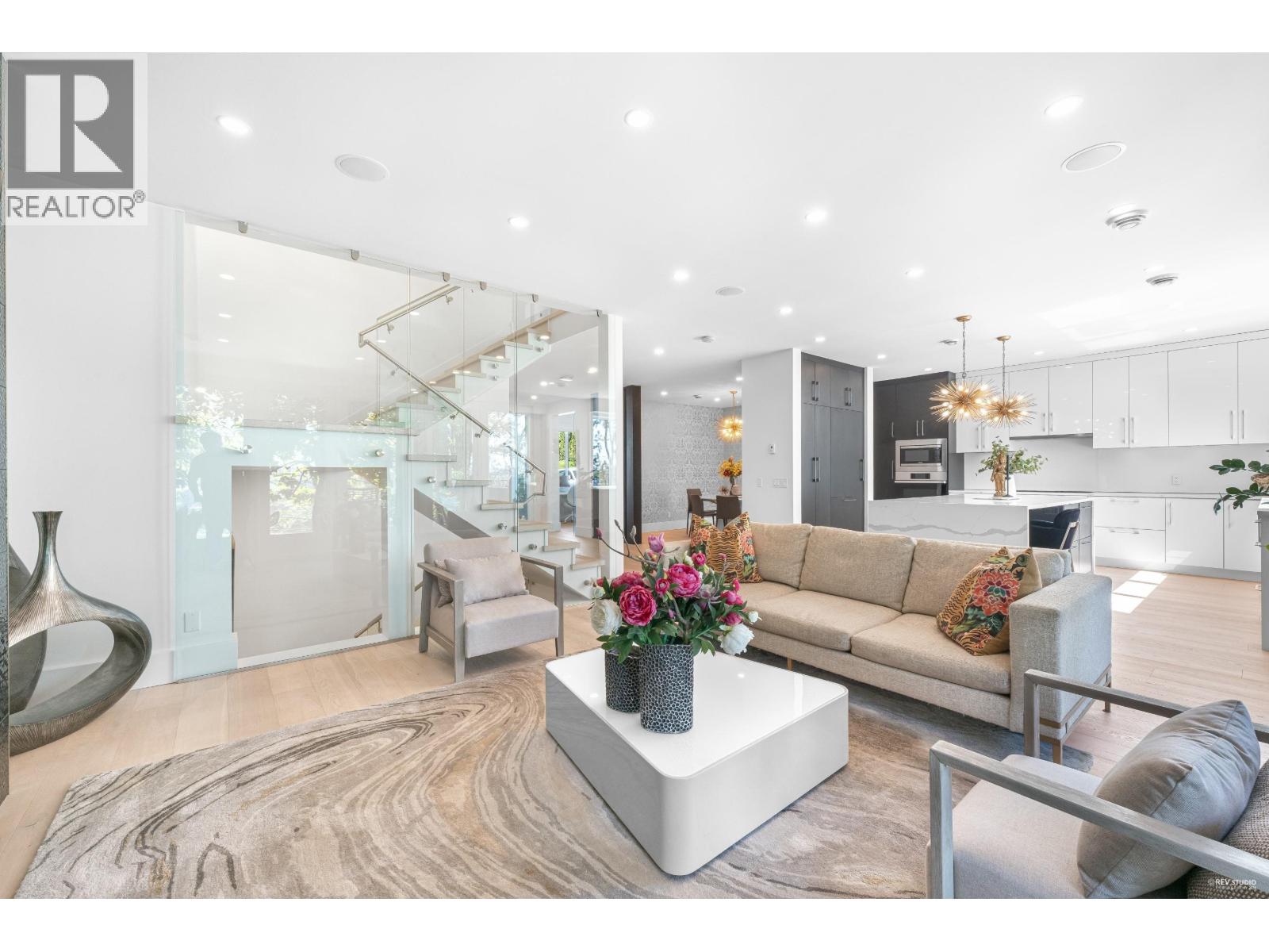 919 E 4th Street, North Vancouver, British Columbia  V7L 1K3 - Photo 7 - R3047899