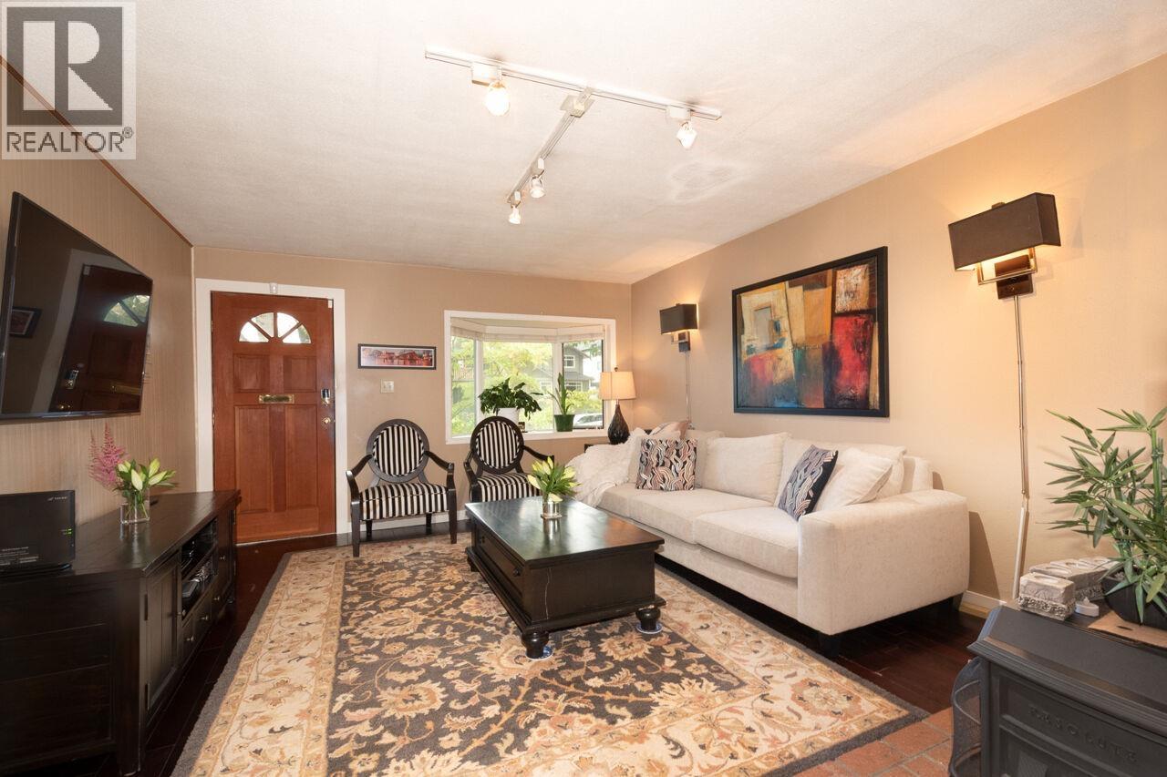 2466 Eton Street, Vancouver, British Columbia  V5K 1J5 - Photo 3 - R3047946