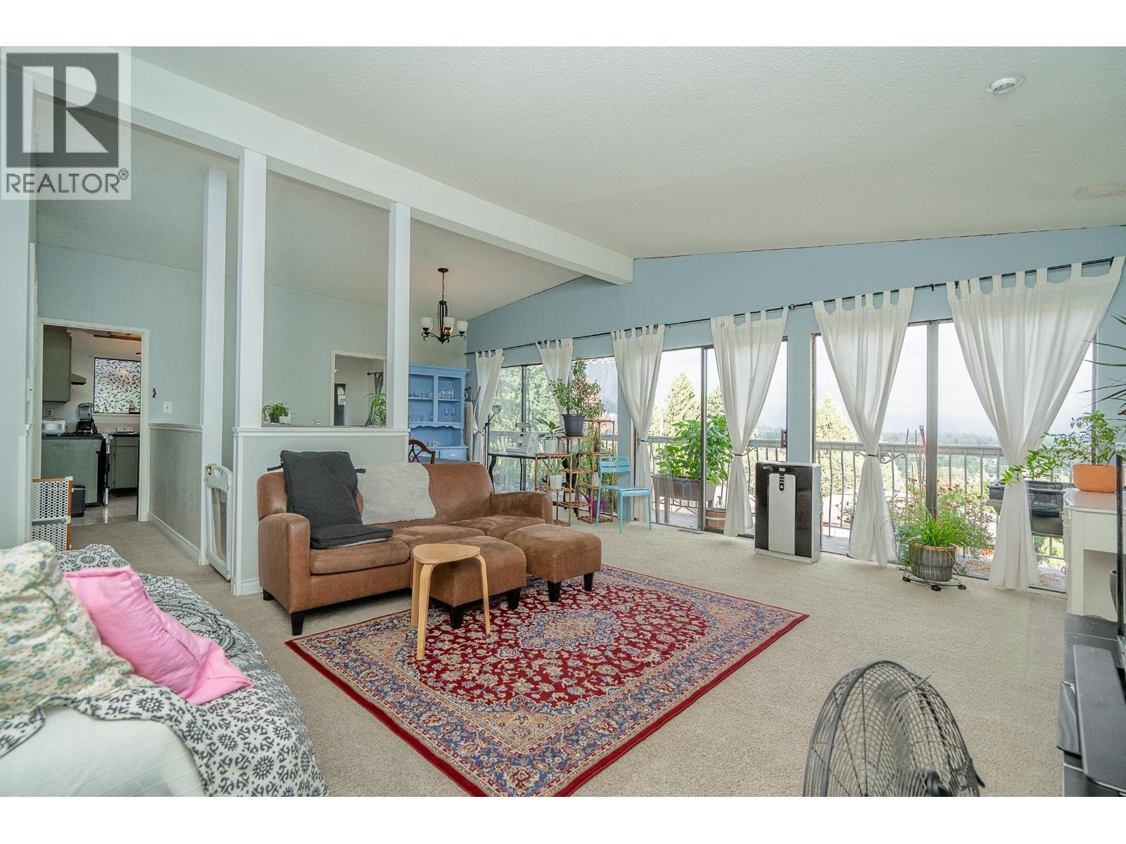 992 Saddle Street, Coquitlam, British Columbia  V3C 3N5 - Photo 4 - R3047968