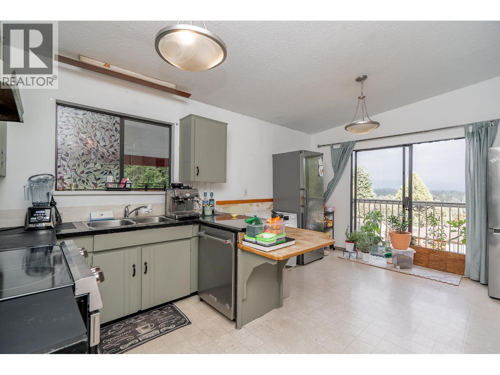992 Saddle Street, Coquitlam, British Columbia  V3C 3N5 - Photo 8 - R3047968